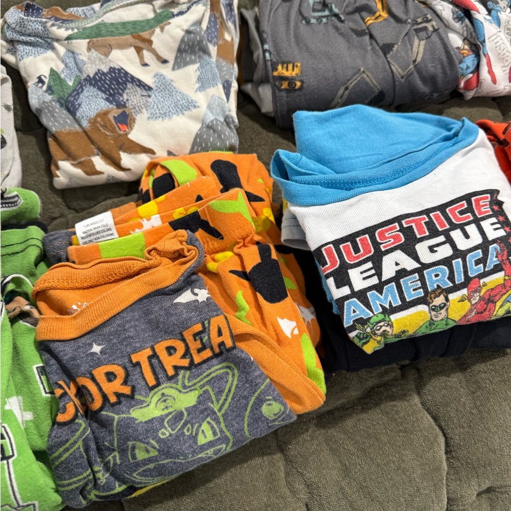 Assorted Kids' Pajama Bundle - Picture 5 of 5